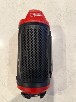 Milwaukee M12 12-Volt Lithium-Ion Cordless Bluetooth Jobsite Speaker with PACKOUT Compatibility