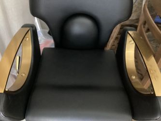 Barber /Salon Adjustable Chair Like New Asking $235. Obo
