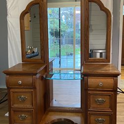 Lexington Vanity Solid Wood Mirror And Dresser 