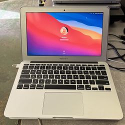 MacBook Air 11-inch early 2014 1.4 ghz Intel Core i5 4GB RAM  251 GB Flash storage  macOS big sur version 11.7.10 ** battery 🪫 needs service. It hold