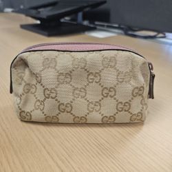 GUCCI POUCH