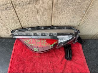 2017 2018 2019 2020 2021 2022 TOYOTA PRIUS PRIME RIGHT SIDE TAIL LIGHT OEM USED