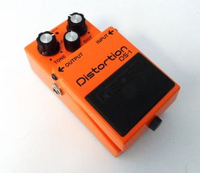 BOSS DISTORTION GUITAR AMPLIFIER