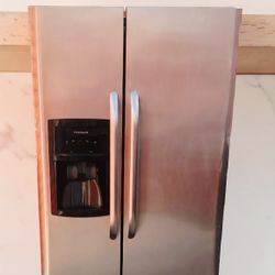 REFRIGERATOR ...  FRIDGE EXCELLENT CONDITION AND VERY CLEAN 