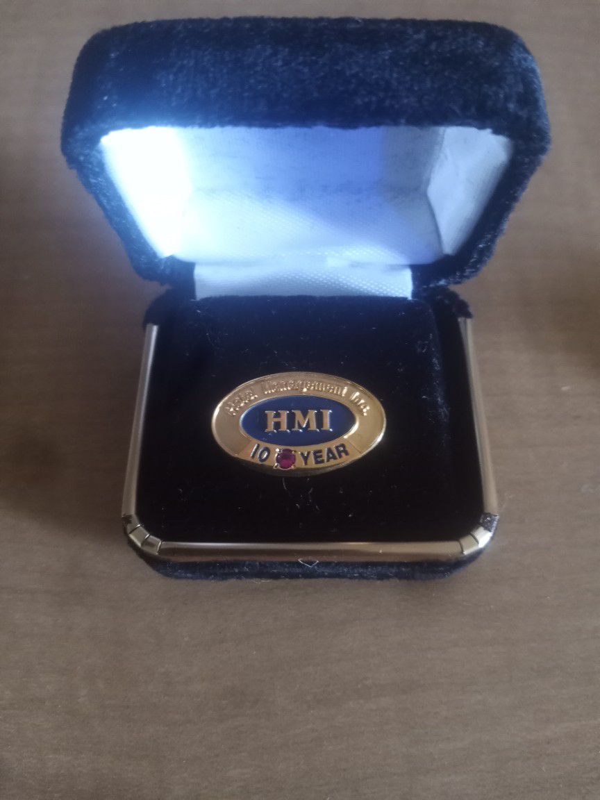 Hotel Management Inc. 10years 10k Gold Pin