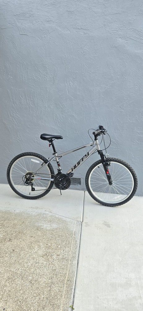 Huffy 24" Rock Creek 18-speed Mountain Bike