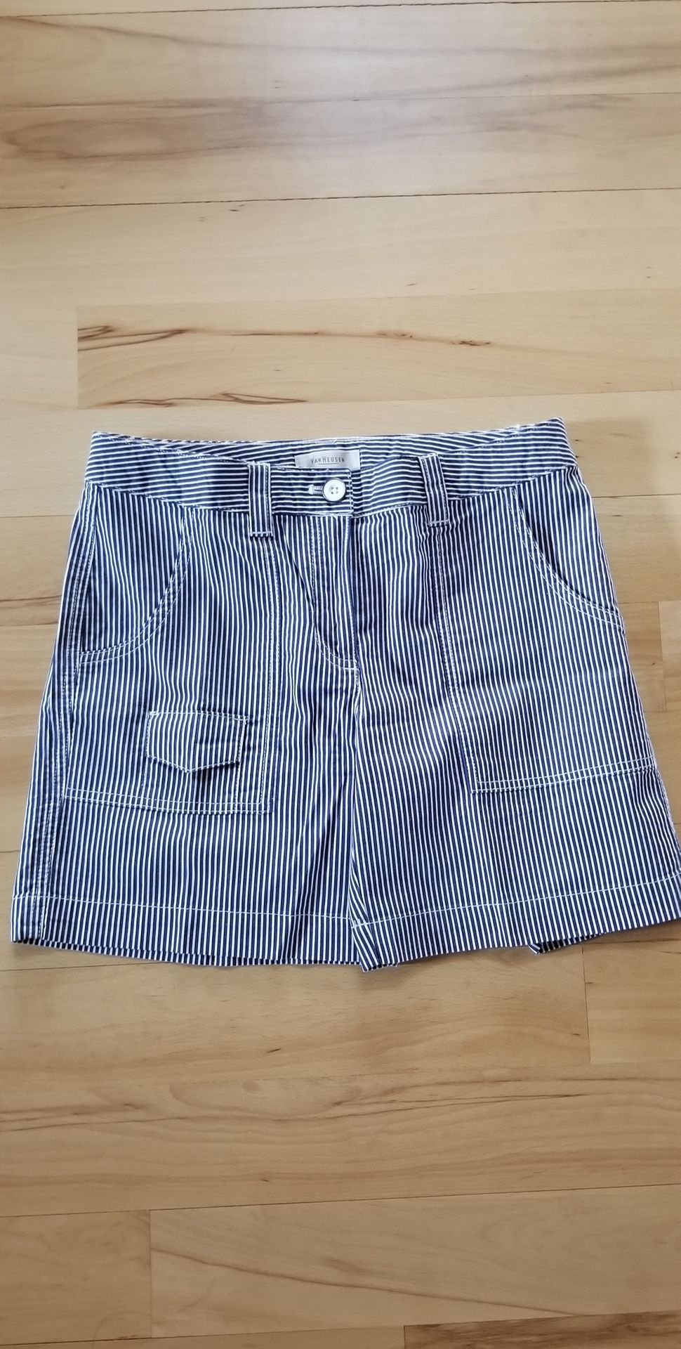 women'sw short size 2 new no tag