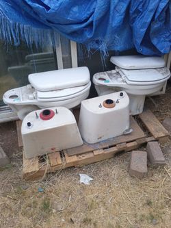 Toilets like new no cracks