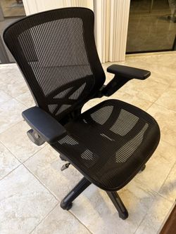 Ergonomic Black Mesh Office Chair – Adjustable High Back Desk Chair