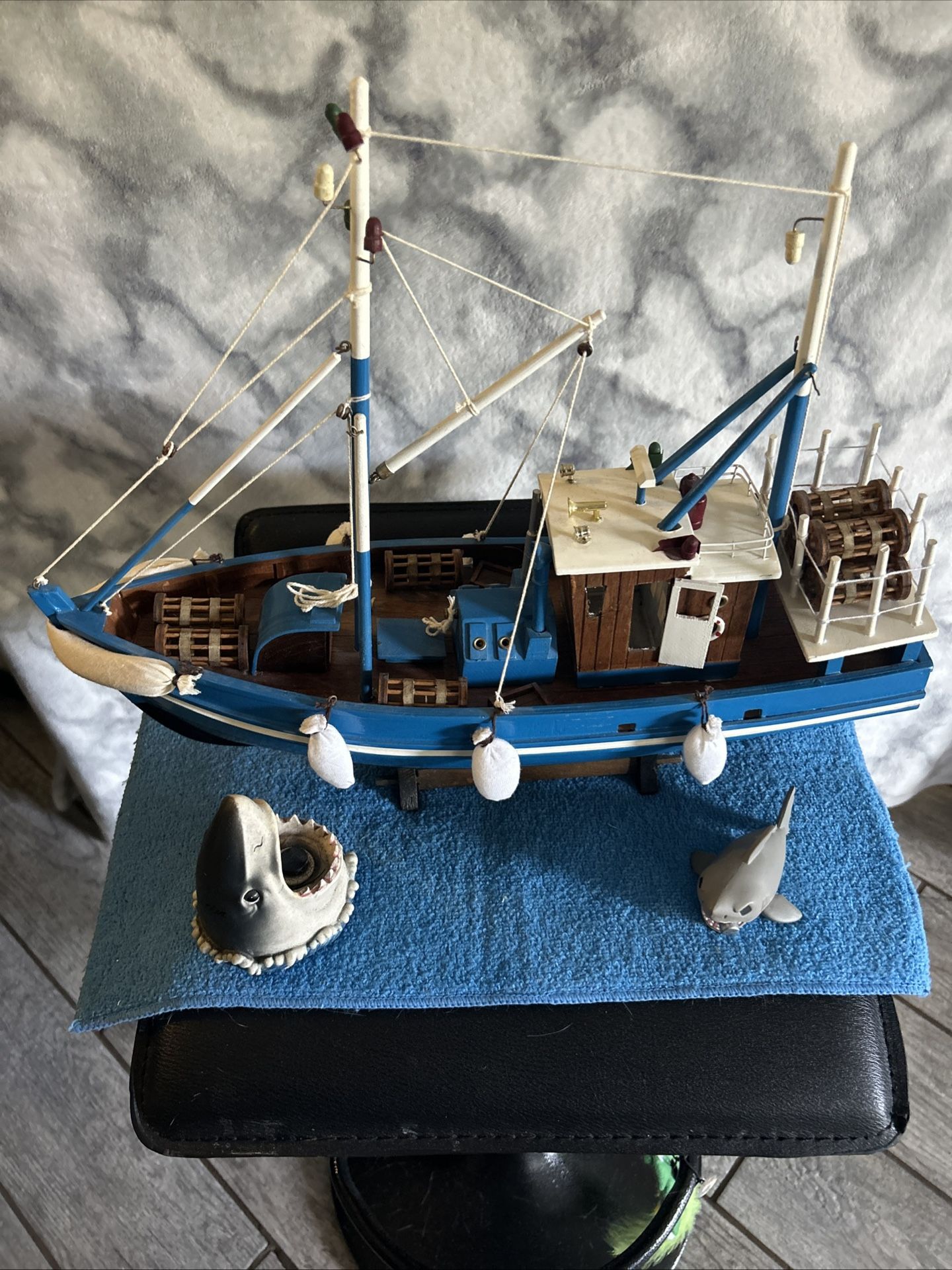NAUTICAL WOOD MODEL “JAWS” FISHING BOAT DETAILED BLUE & WHITE TABLE TOP ARTWORK