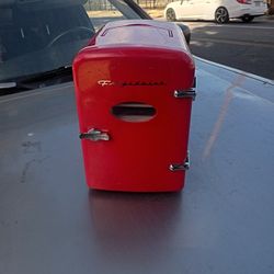 Mini Frigidaire