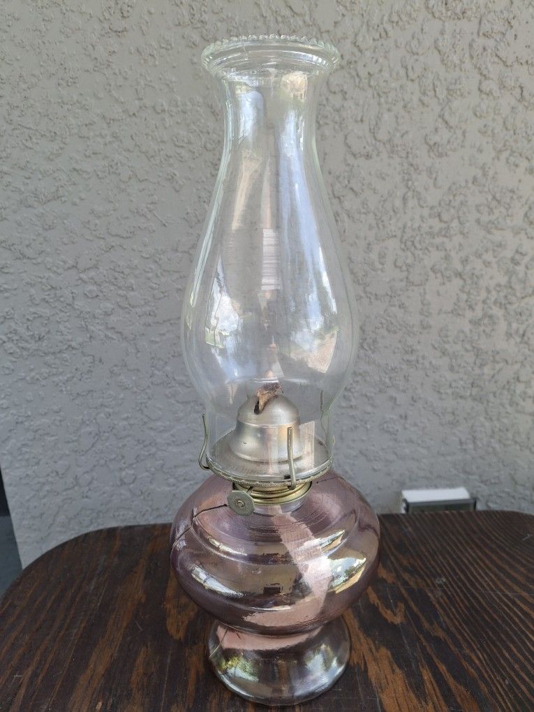 H- Made In México Oil Lamp Irisdescent. Pink Glass