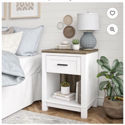 Nightstand in White. 2 pieces