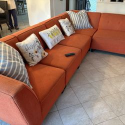 LIVING SPACES SECTIONAL COUCH (5pcs) 