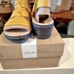 NEW NEVER WORM CLARKS LEATHER LEXI QWIN SANDALS  - US WOMEN'S 8.5M