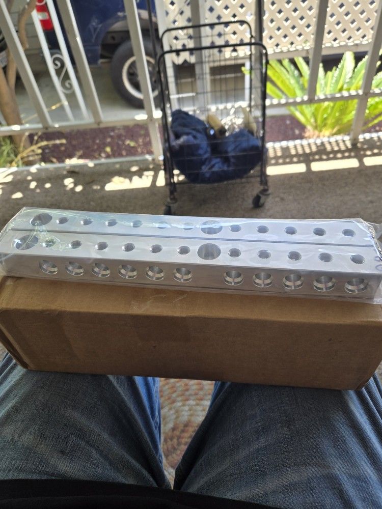 Car Audio Lithium Glowe Voltage V3s With Busbars and an extra set of Jim's Machineworx Busbars New Never Used $800