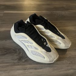 Yeezy 700v3