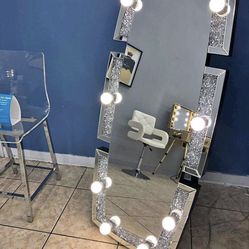 New Mirror Stand 