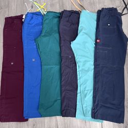 WOMEN’S SCRUBS / PANTS M  $10.00  EA