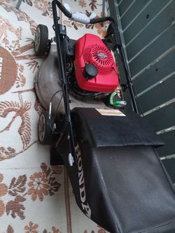 Nice lawn mower Honda works real good