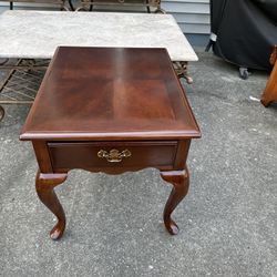 Bernhardt antique side table one draw excellent condition