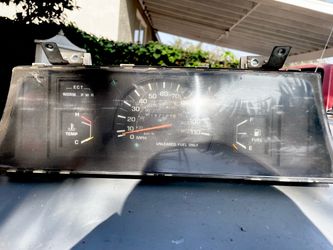 1986 to 1988 Toyota 4 runner 4 x 4 automatic cluster asking $150