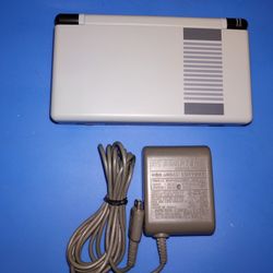 Nintendo DS Lite With New Shell And Charger 