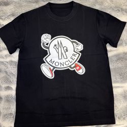 NEW MONCLER DESIGNER SHIRT 2025 SEASON. Sizes : Medium , Large  AND Small 🔌🔌🔌🔥🔥