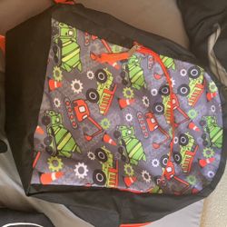 The size (kids/toddler/back-to-school size),The Color Is Green Orange And White 