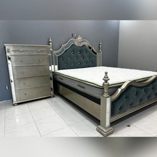 ESPERANZA QUEEN BEDROOM SET
Queen Bed, Dresser, Mirror and nightstand