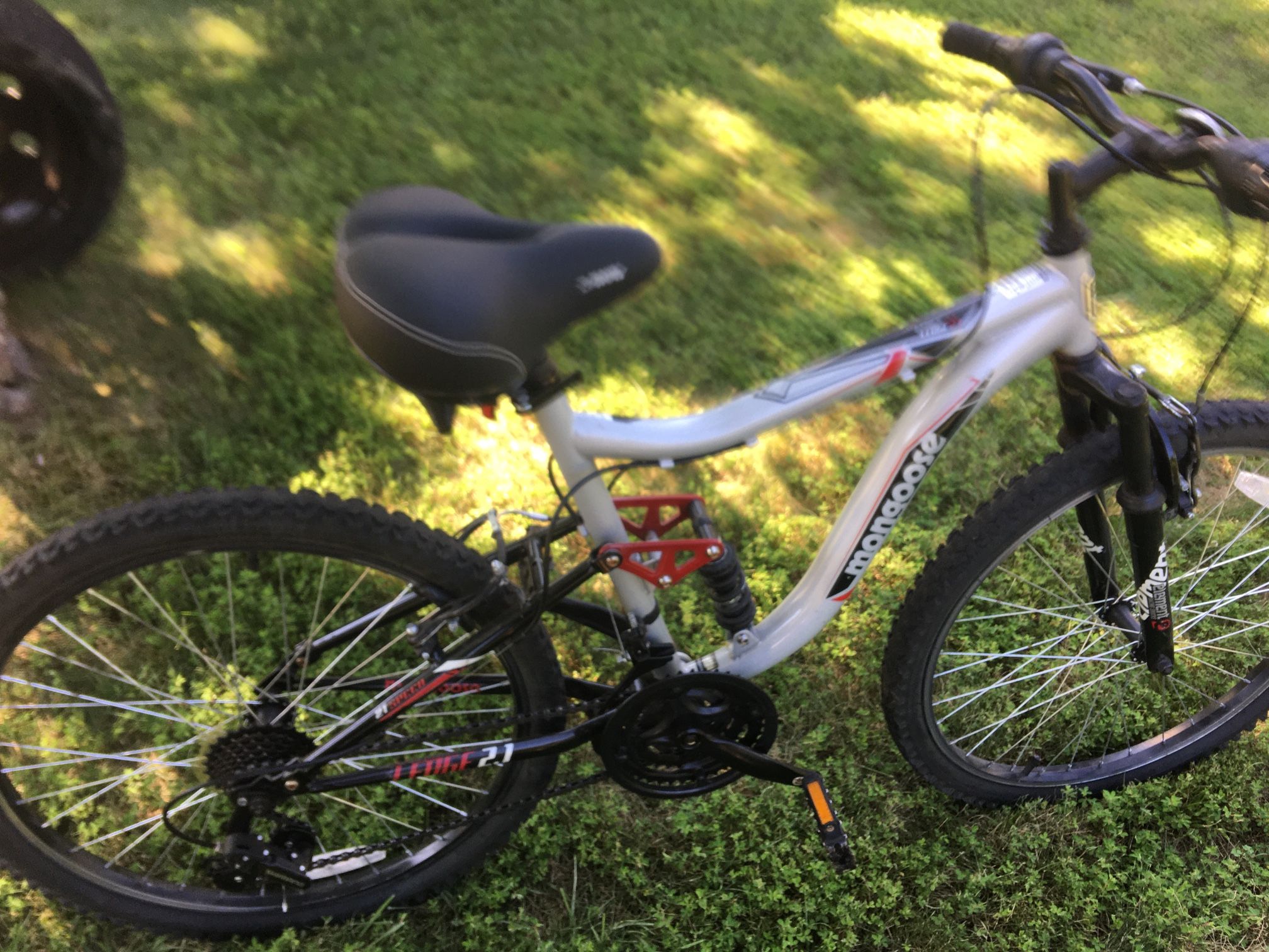 Mongoose Ledge 2.1 Kid’s Bicycle in Excellent to Like New Condition - Only Used a Few Times - White