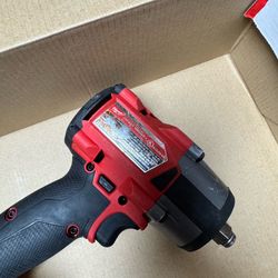 Used Milwaukee M18 FUEL Gen-2 18V Lithium-lon Brushless Cordless Mid Torque 1/2 in. Impact Wrench w/Friction Ring (Tool-Only)