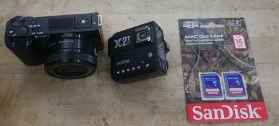 Sony Alpha ZV-E10 Black Camera Accessory Kit 16-50mm w godox x2t attachment and san disk 2 pack 16gb card. used. tested. in a good working order.