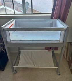 Baby Bassinet with Storage Shelf and Wheels