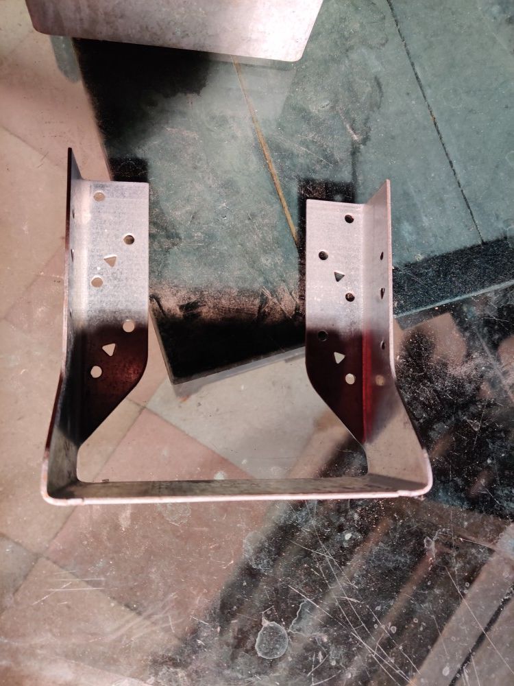 HUC Galvanized Face-Mount Concealed-Flange Joist Hanger for 6x8 Nominal Lumber