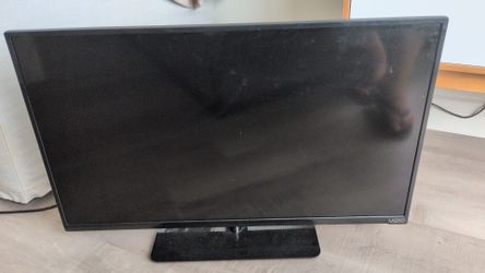 Vizio TV 32" - Model no E320i-B0