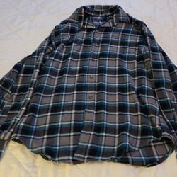 Izod blue and grey plaid Men's Size M Flannel Shirt 