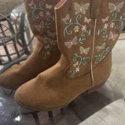 Magellan Outdoors Girls Size 3 boots