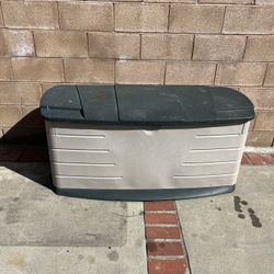Rubbermaid Storage