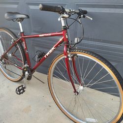 Trek Multitrack 720 bike size 17" frame , 700 x 42c Brand New tires & tubes, bike is in very nice condition