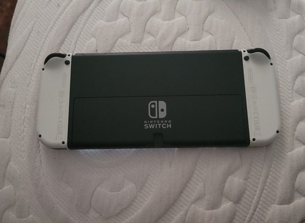 NINTENDO SWITCH OLED 