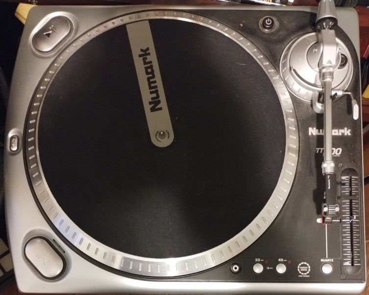 Turntable Numark TT200