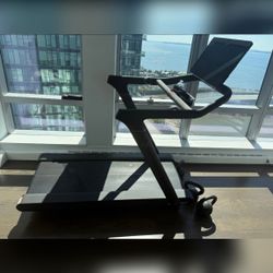 2022 Peloton Tread TR02, Excellent Condition, Motorized – New York, NY