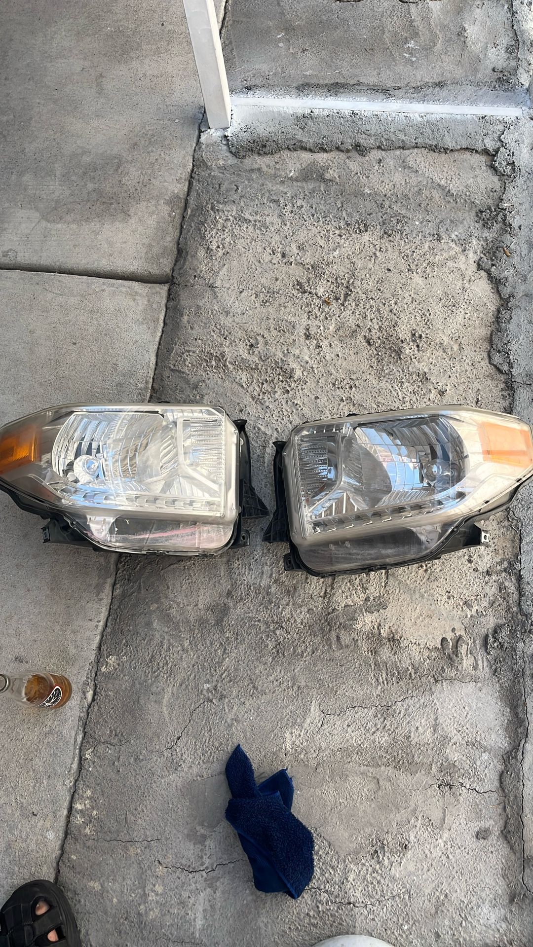 Headlight For Toyota Tundra