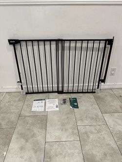 Extra Wide Pet Gate / Baby Gate - Fits Openings 29.7” - 46.5”