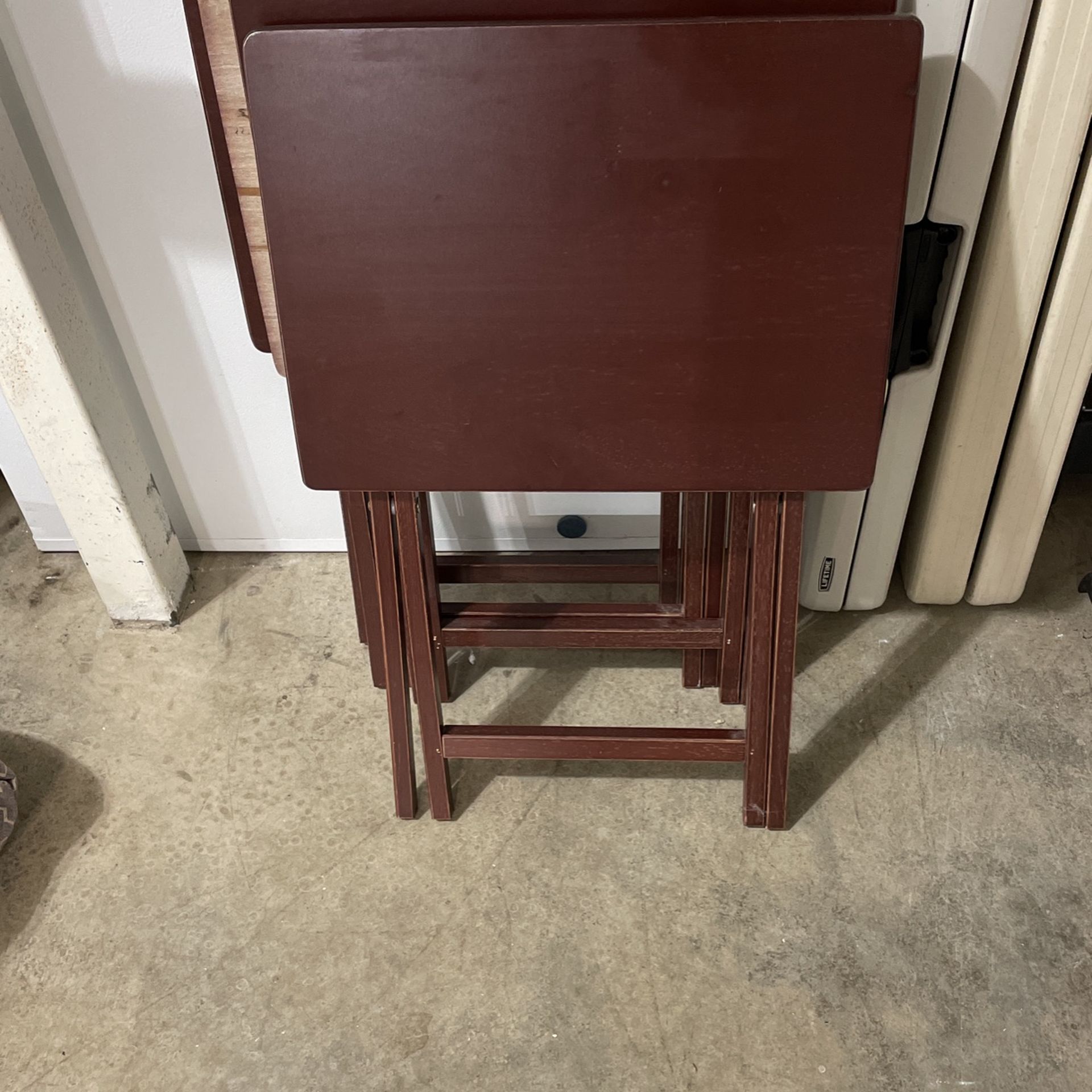 2 Folding Tables