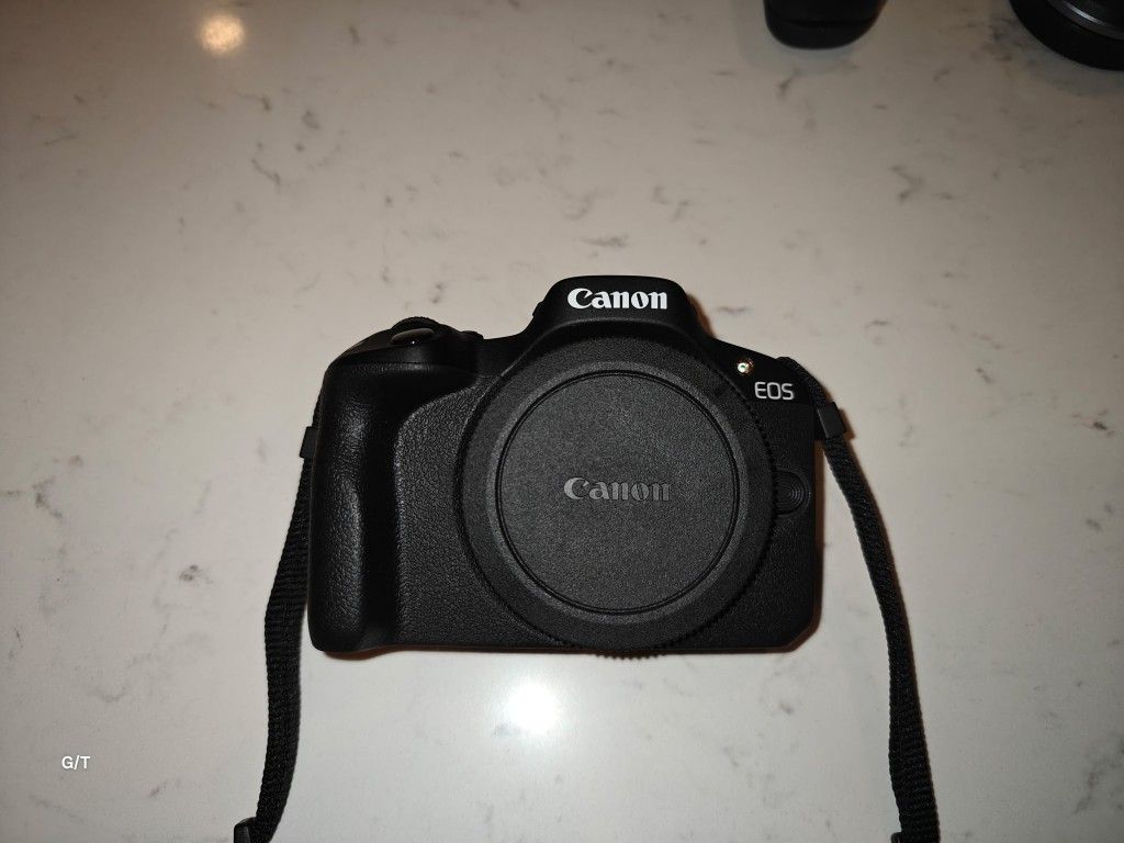 Canon EOS R50 Content Creator Kit +Sd Card