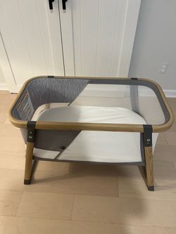 Bassinet, mattress, 4 sheets