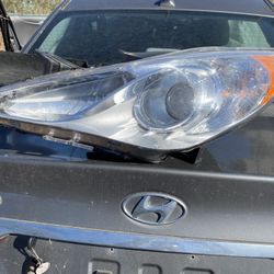 Driver Side Hyundai Sonata Headlight