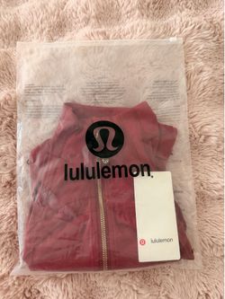 LULULEMON~ Burgundy with gold zipper~ Size 6- Cropped